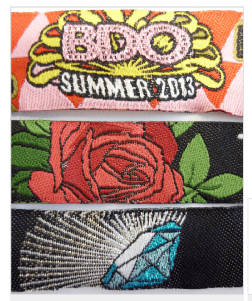Herstellung von gewebten Festival Armbändern