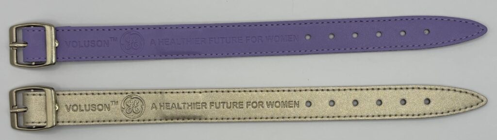 Individuelle RFID Wristbands aus Kunstleder mit Prägung, Uhrenverschluss und integriertem NFC-Chip
